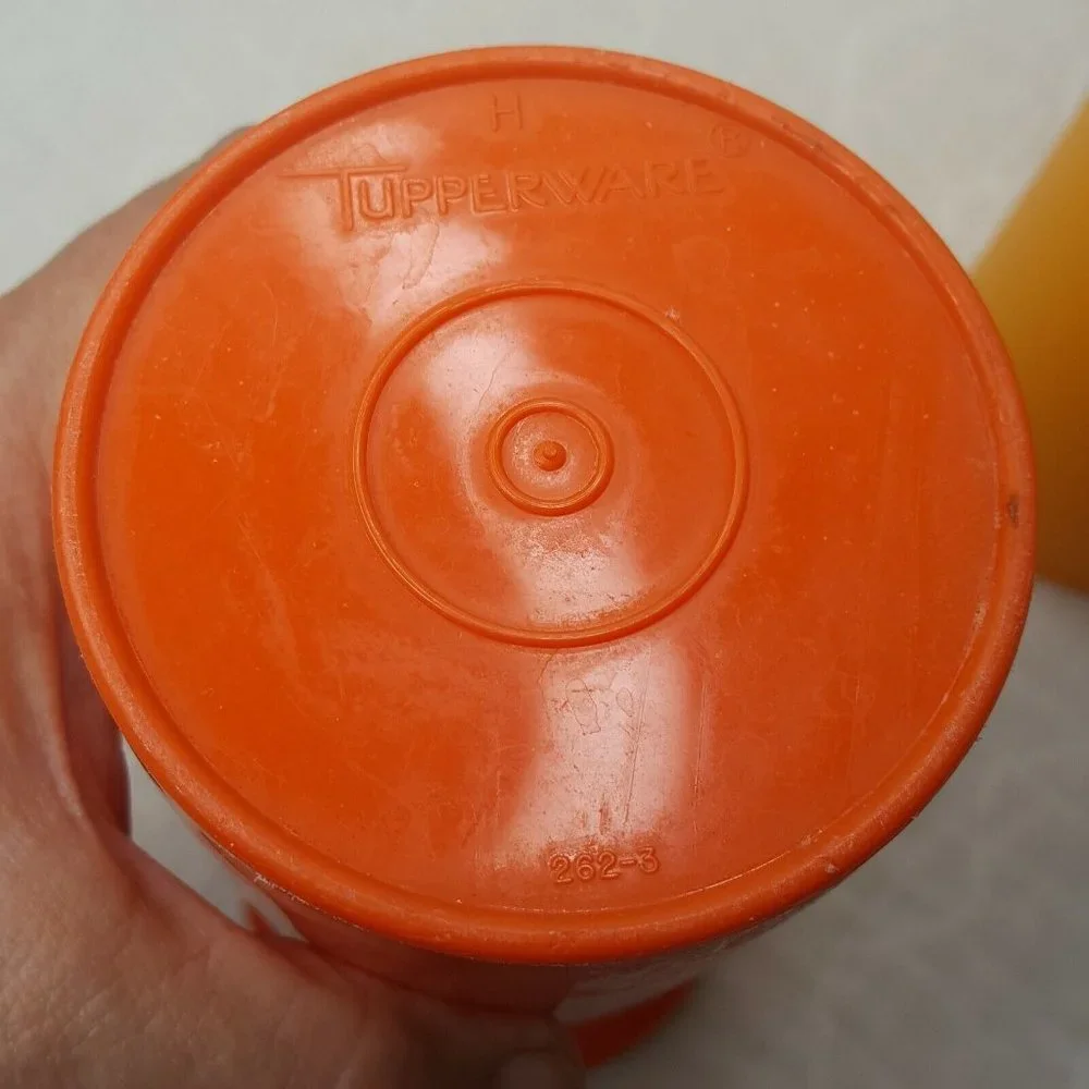 Lot of 2 VTG Tupperware Round Storage Containers w Lids Yellow Orange 8.5